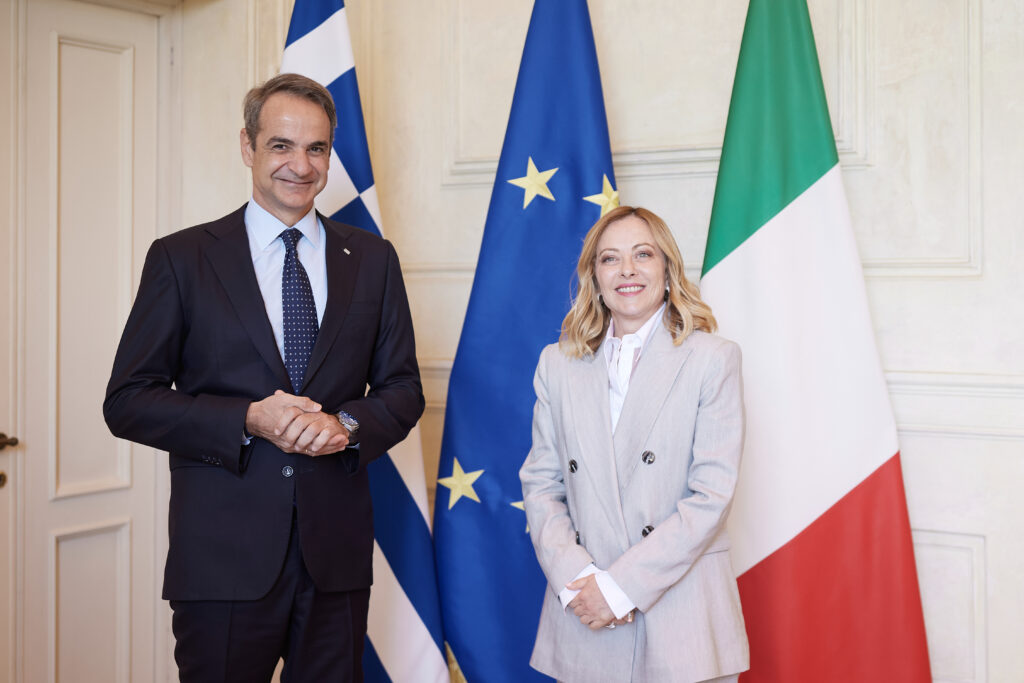 Μητσοτάκης – Μελόνι: Καίριες συμφωνίες με την Ιταλία για επενδύσεις σε σιδηρόδρομο και ηλεκτρι