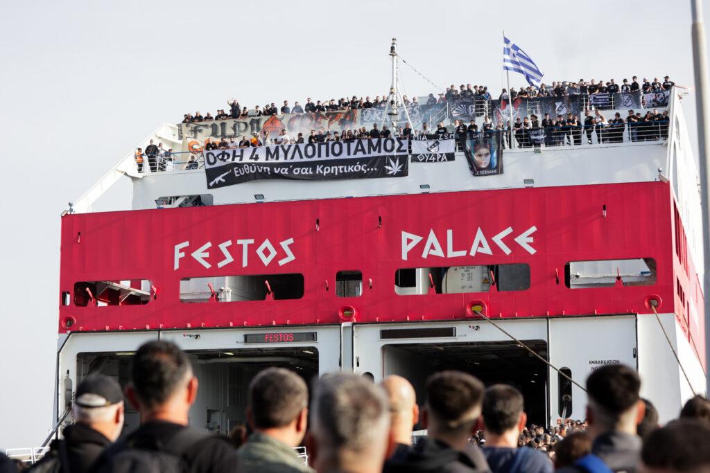 Απόβαση φιλάθλων του ΟΦΗ στην Αθήνα για τον τελικό του Κυπέλλου – Γεμάτα πλοία και ενθουσιασμός [εικ
