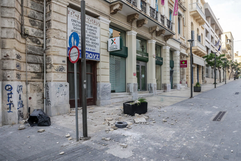 Σεισμός στην Κρήτη: Μικρές ζημιές και κατολισθήσεις – Δείτε βίντεο από τη στιγμή της δόνησης