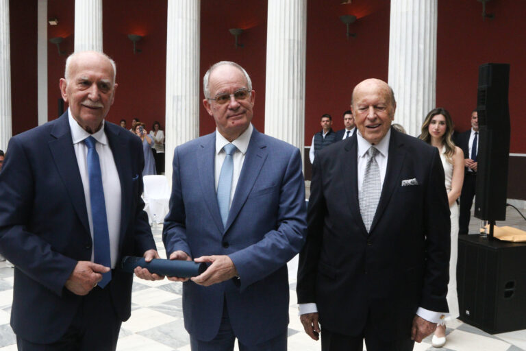 Βραβεία Μπότση: Ποιοι δημοσιογράφοι τιμήθηκαν στο Ζάππειο Μέγαρο