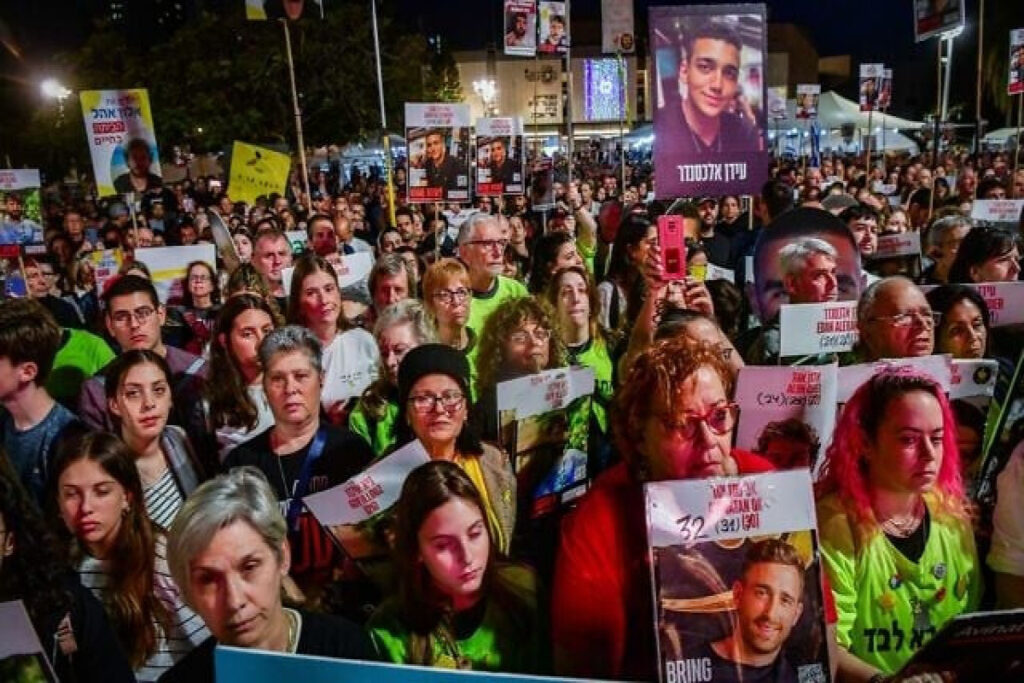 Ισραήλ: Φόρουμ των Οικογενειών – Το νέο σχέδιο της κυβέρνησης για επέκταση των στρατιωτικών επιχειρήσεων στη Γάζα “θυσιάζει” τους ομήρους