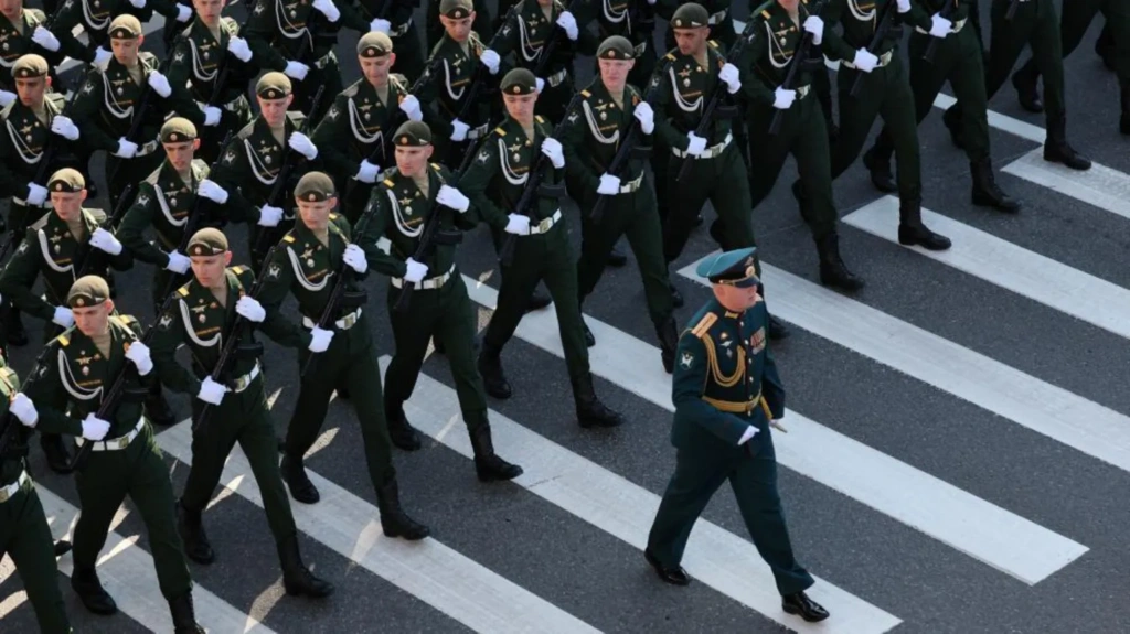Ρωσία: Μεγαλοπρεπείς εορτασμοί για την Ημέρα της Νίκης με αυστηρά μέτρα ασφαλείας και σύντομη «θεατρική» εκεχειρία