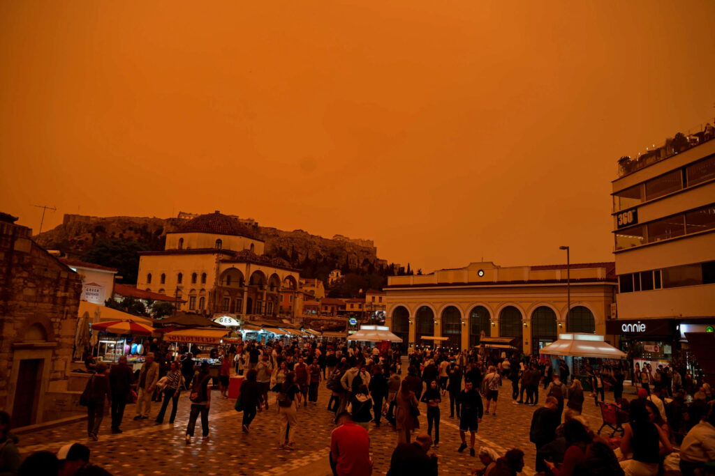 Καιρός: Βροχές, καταιγίδες και αφρικανική σκόνη – Ενισχύονται οι νοτιάδες με υψηλές θερμοκρασί
