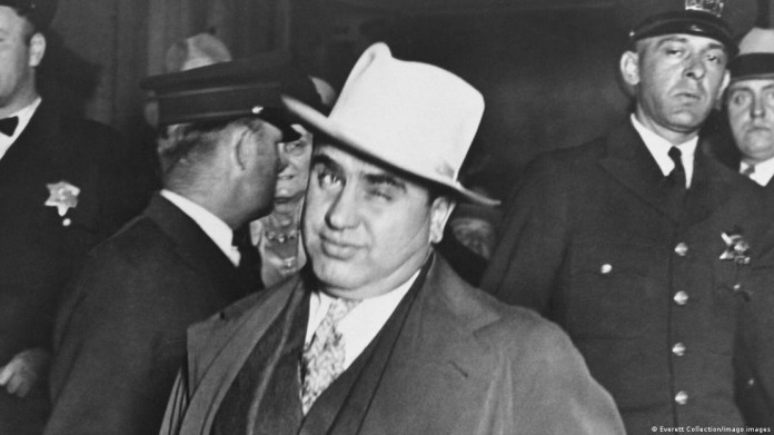 Αλ Καπόνε: Ο ψυχρός δολοφόνος που φόραγε… ροζ ποδιά