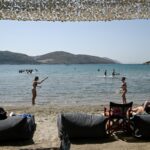 Σε αυτές τις παραλίες της Αττικής απαγορεύεται να κολυμπάμε – Δείτε την λίστα