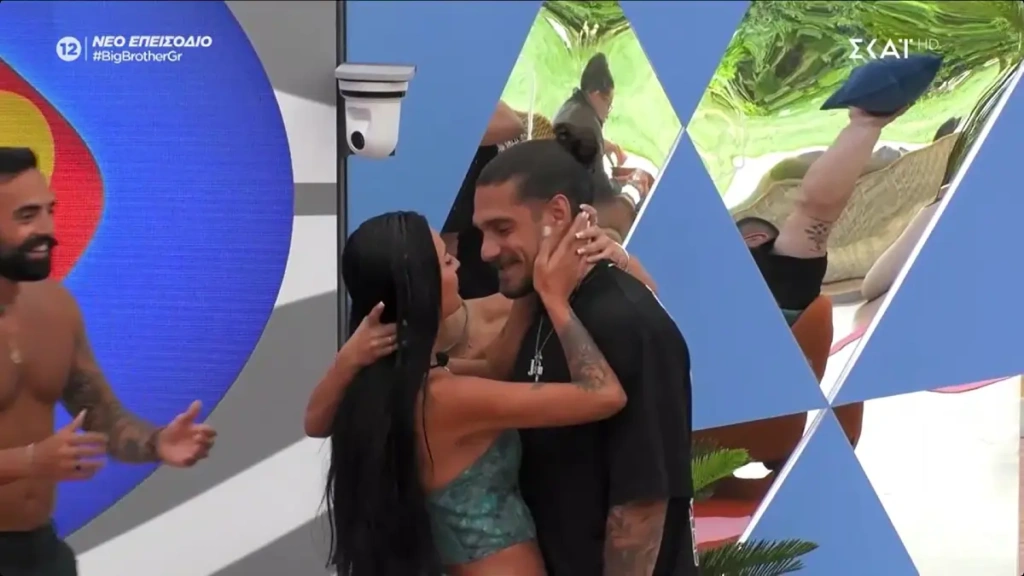 Big Brother: «Ντρέπομαι, σταματήστε!» – Την άρπαξε και την φίλησε πρώτη φορά στο στόμα (Βίντεο)