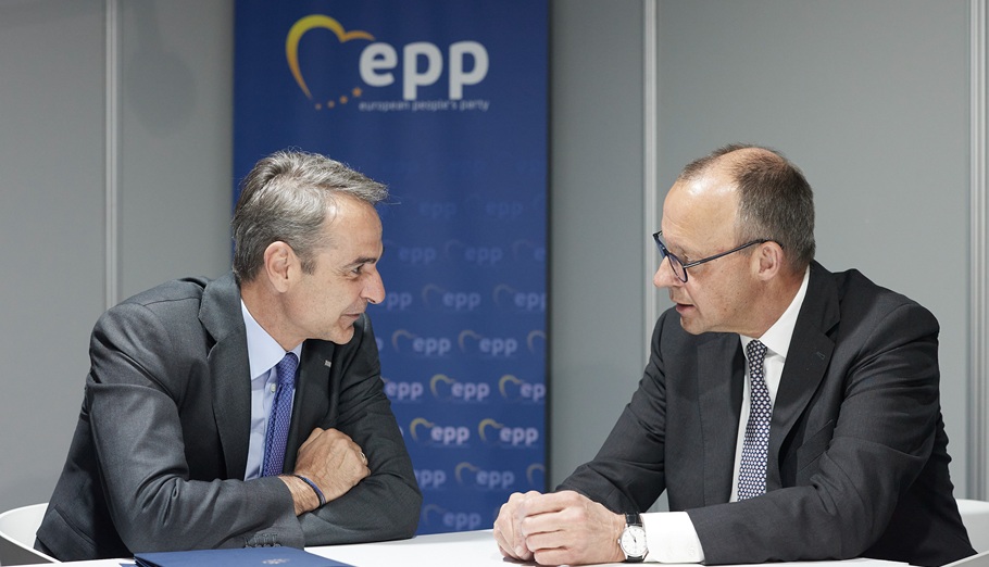 Σε εξέλιξη η συνάντηση Μητσοτάκη-Μερτς στο Βερολίνο