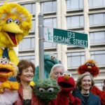 Sesame Street: Η δημοφιλής παιδική σειρά μετακομίζει στο Netflix – Ποιος ο ρόλος του… Τραμπ