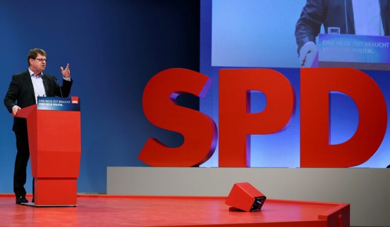 Σκάνδαλο στη Γερμανία: Βουλευτής του SPD συμμετείχε σε μυστική συνάντηση με ρωσική αντιπροσωπεία