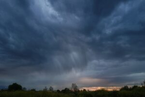 Καιρός: Ισχυρές βροχές και καταιγίδες από σήμερα έως την Δευτέρα