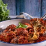 Η Δευτέρα έχει άλλη νοστιμιά με αυτούς τους γεμιστούς κεφτέδες