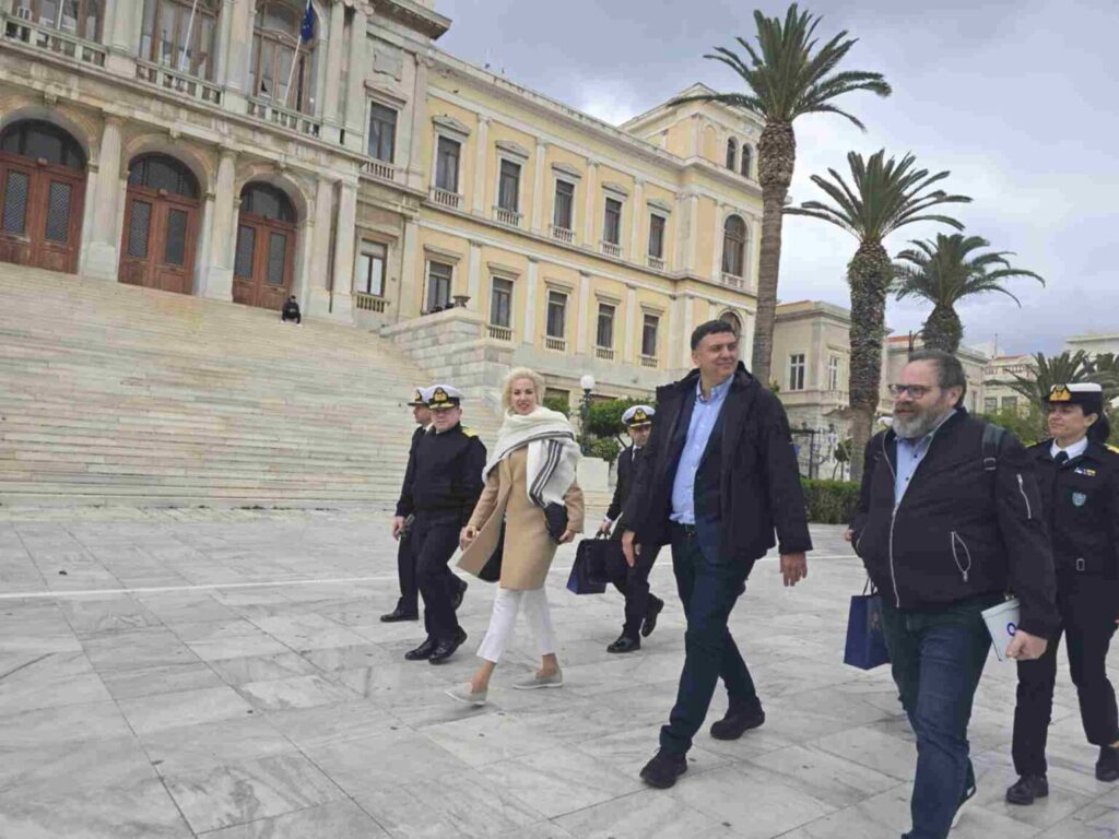 Κικίλιας από Σύρο: Πετύχαμε να μην υπάρξουν αυξήσεις στα εισιτήρια [βίντεο]