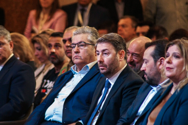 Αντιπολίτευση: Τώρα «σφάζονται» για το παλαιστινιακό
