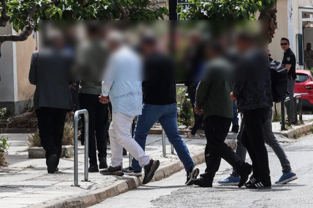 Ποινική δίωξη για κακουργήματα στους συλληφθέντες για την υπόθεση διαφθοράς στα κτηματολογικά γραφεί