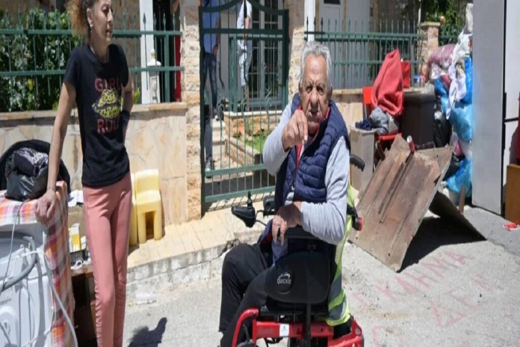 Χαλκιδική: Έβγαλαν για τρίτη φορά από το σπίτι τον 81χρονο στα Νέα Φλογητά [Βίντεο]