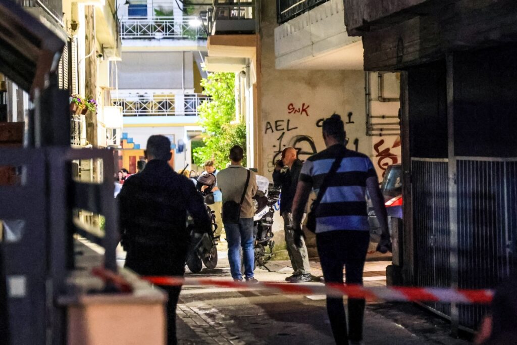 Λάρισα: Ομολόγησε ο 21χρονος ότι σκότωσε τη μητέρα του – Τι ερευνά η ΕΛΑΣ [Εικόνες-Βίντεο]