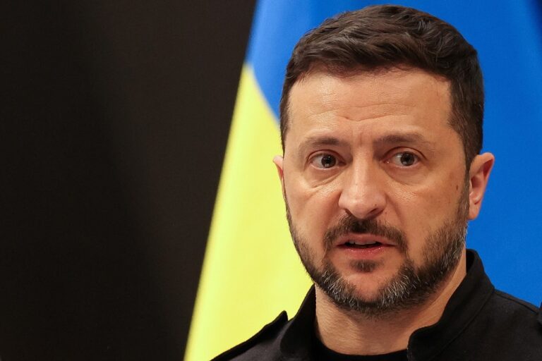 Κίεβο: Κατηγορεί τη Μόσχα για επιθέσεις με τηλεκατευθυνόμενες βόμβες παρά την εκεχειρία που ανακοινώθηκε από τον Πούτιν