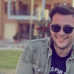 Τρίκαλα: Με λευκά λουλούδια και τις μπομπονιέρες του γάμου του, το τελευταίο αντίο στον 30χρονο Στέφανο που πνίγηκε στη Λευκάδα