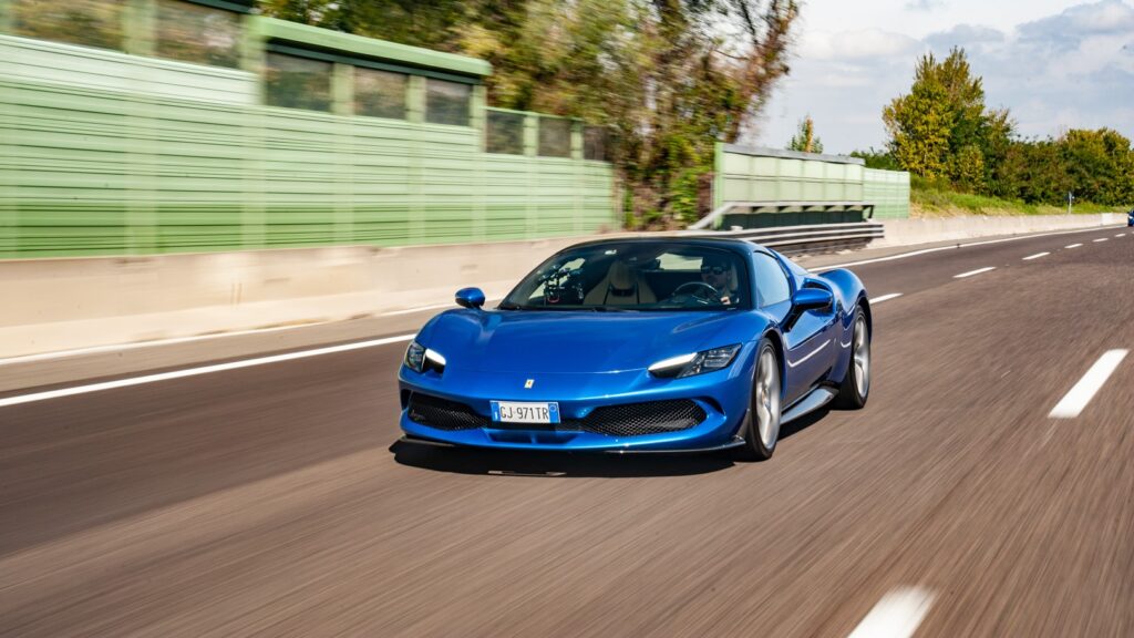 Βίντεο-δοκιμή Ferrari 296 GTS: Η νέα εποχή στα supercars