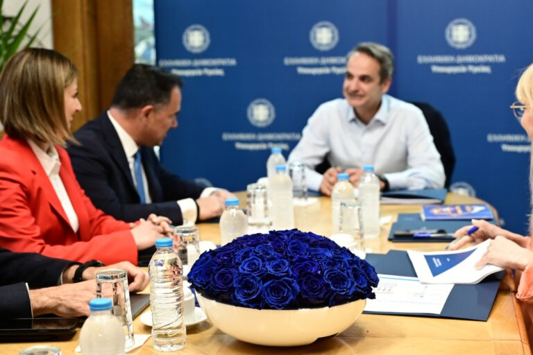 Επίσκεψη Μητσοτάκη στο υπουργείο Υγείας – Ο σχεδιασμός για τον εκσυγχρονισμό του ΕΣΥ