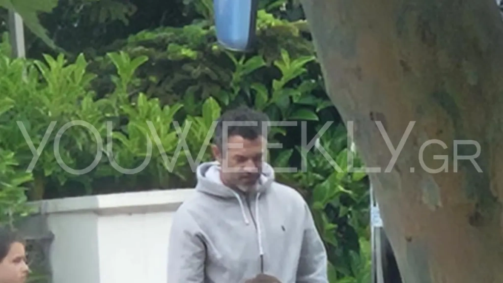 Φίλιππος Μιχόπουλος: Με φόρμα στην Κηφισιά βάζει τον γιο του στο σχολικό – Αποκλειστικές φωτογραφίες