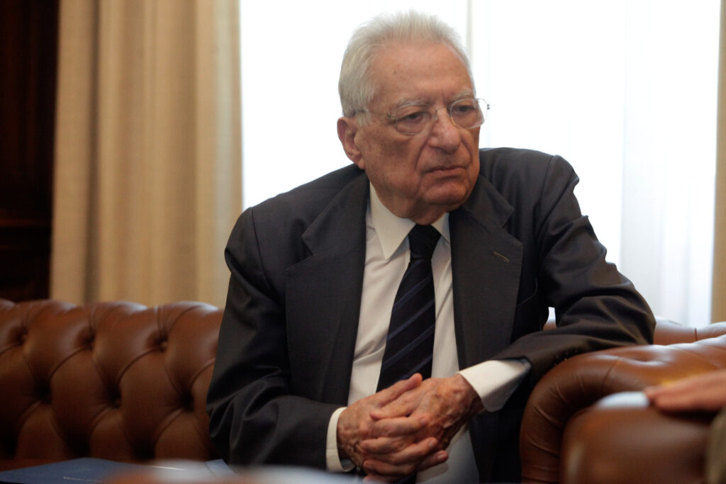 Πέτρος Μολυβιάτης: Το αντίο του πολιτικού κόσμου
