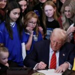 Ντόναλντ Τραμπ: Αποκάλεσε ξανά τρανς την Αλγερινή Ολυμπιονίκη πυγμάχο Ιμάν Κελίφ