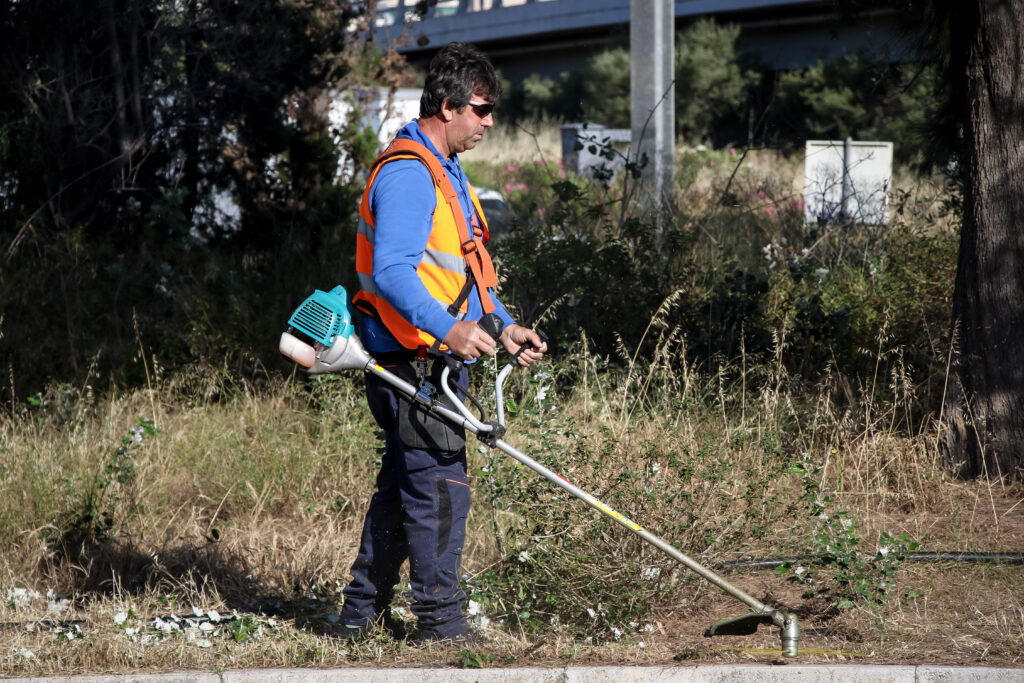 Ακαθάριστα οικόπεδα