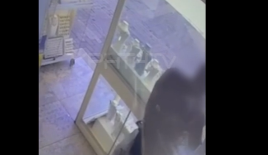 Ηράκλειο: Ολλανδός έκλεψε κολιέ αξίας 6.000 ευρώ απο κοσμηματοπωλείο – Ο τουρίστας συνελήφθη μετά απο λίγο [βίντεο]