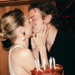 Τζίτζι Χαντίντ και Μπράντλεϊ Κούπερ ερωτευμένοι και… επίσημα – Το παθιασμένο φιλί στα γενέθλια της [εικόνες]