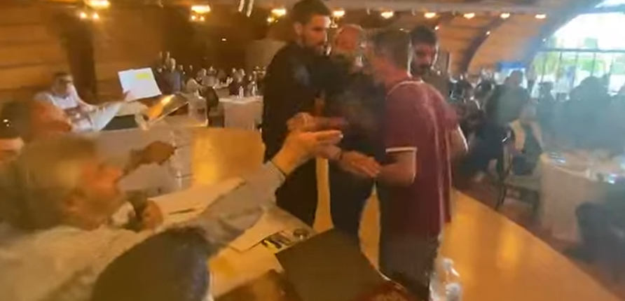 Το συνέδριο έγινε… πεδίο μάχης στο Εργατικό Κέντρο Κοζάνης – Πιάστηκαν στα χέρια οι συμμετέχοντες [βίντεο]