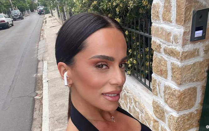 Γνωστή Υoutuber περιγράφει ένα άβολο περιστατικό με την Μαρία Αντωνά – «Έσπρωξε την πόρτα και μου ήρθε στο κεφάλι, τρομερά αγενής» [βίντεο]
