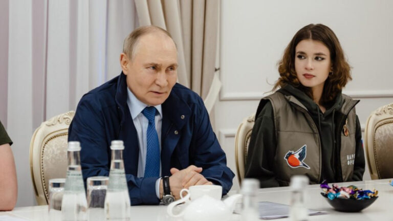 Πούτιν: Οι Ουκρανοί θα έρχονταν δεύτεροι και σε διαγωνισμό ηλιθίων