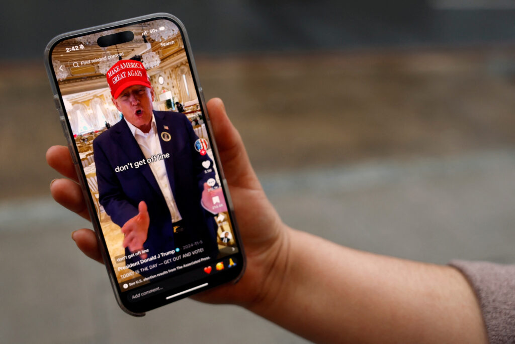 Απειλεί την Apple ο Τραμπ: Απαιτεί να κατασκευάζουν στις ΗΠΑ αλλιώς έρχονται δασμοί της τάξης του 25%