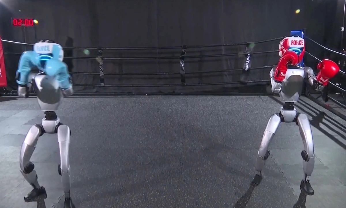 Ανθρωποειδή ρομπότ ετοιμάζονται για αγώνα πυγμαχίας