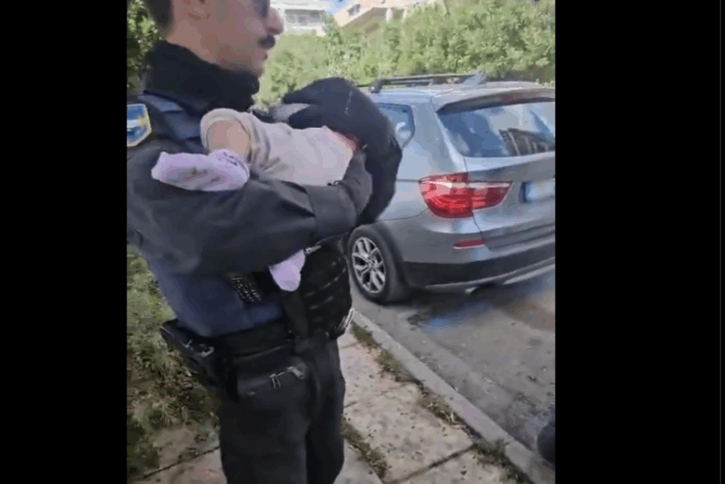 Άλιμος: «Κέντρο από τα ρούχα φαίνεται κοριτσάκι» – Το βίντεο της ΕΛΑΣ από τον εντοπισμό του μωρού