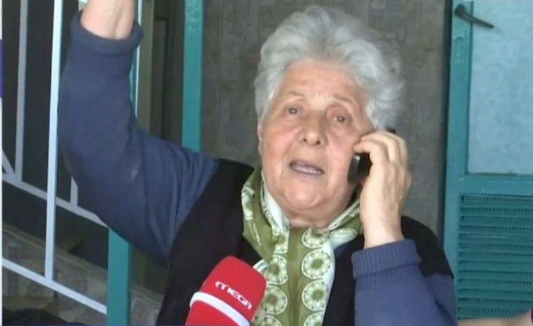 Eurovision 2025: Η γιαγιά της Κλαυδίας κλέβει την παράσταση τραγουδώντας την «Αστερομάτα» [βίντεο]