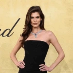 Ανθή Φακιδάρη: Η εντυπωσιακή εμφάνιση στις Κάννες με μαύρο αποκαλυπτικό φόρεμα – «Μάγεψε» στο κόκκινο χαλί του gala [εικόνες]