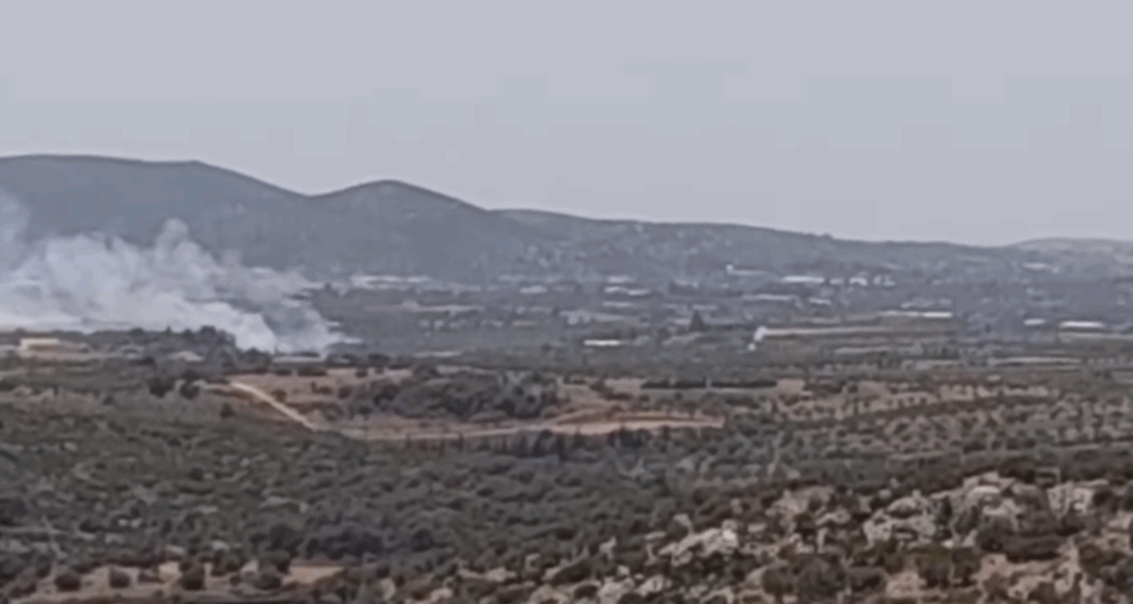 Μαρκόπουλο: Υπό μερικό έλεγχο η φωτιά μετά την άμεση παρέμβαση της Πυροσβεστικής [εικόνες – βίντεο]