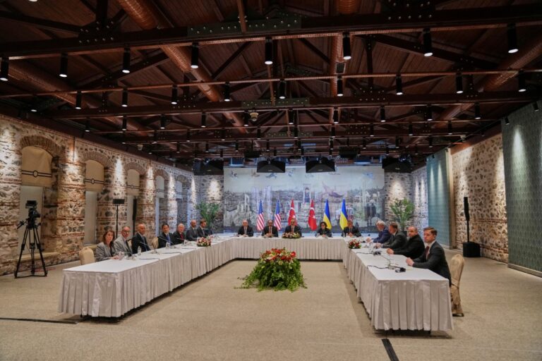 Η Ρωσία πρότεινε στην Ουκρανία παύσεις εχθροπραξιών «για 24 έως 48 ώρες» στην πρώτη γραμμή των μαχών