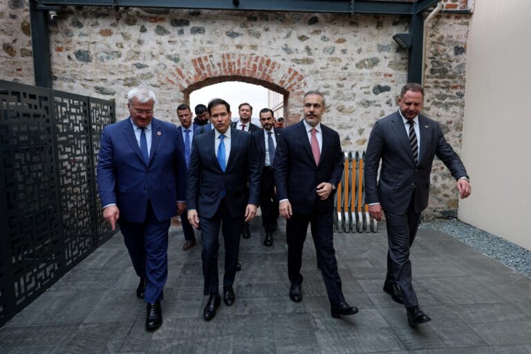 Ολοκληρώθηκαν στο άψε – σβήσε οι διαπραγματεύσεις Ουκρανίας-Ρωσίας – Οχι του Κιέβου από τις «αποκομμένες από την πραγματικότητα απαιτήσεις της Ρωσίας»