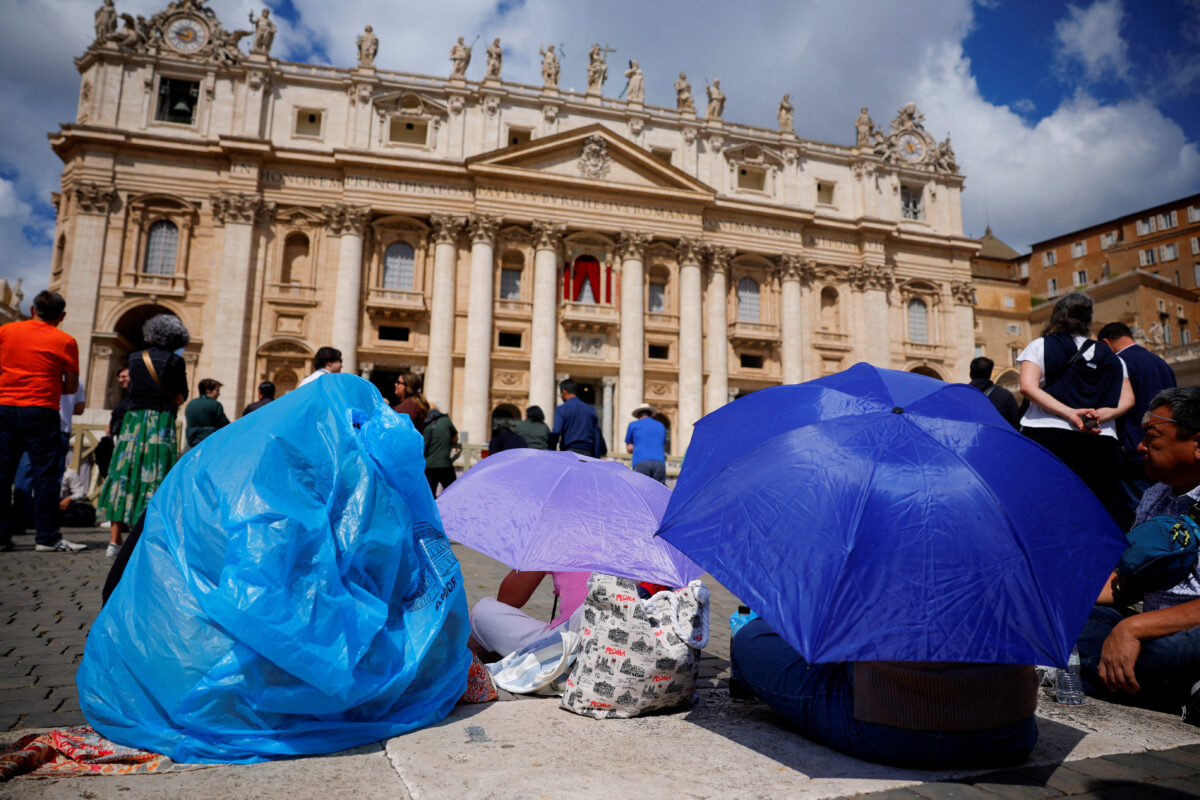 Δείτε live από το Βατικανό: Οι καρδινάλιοι επέστρεψαν στο κονκλάβιο για την τρίτη ψηφοφορία