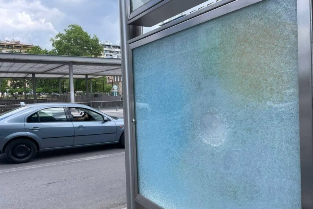 Μετρό Θεσσαλονίκης: Έσπασαν τζάμια στον σταθμό «Αγία Σοφία» [Βίντεο]