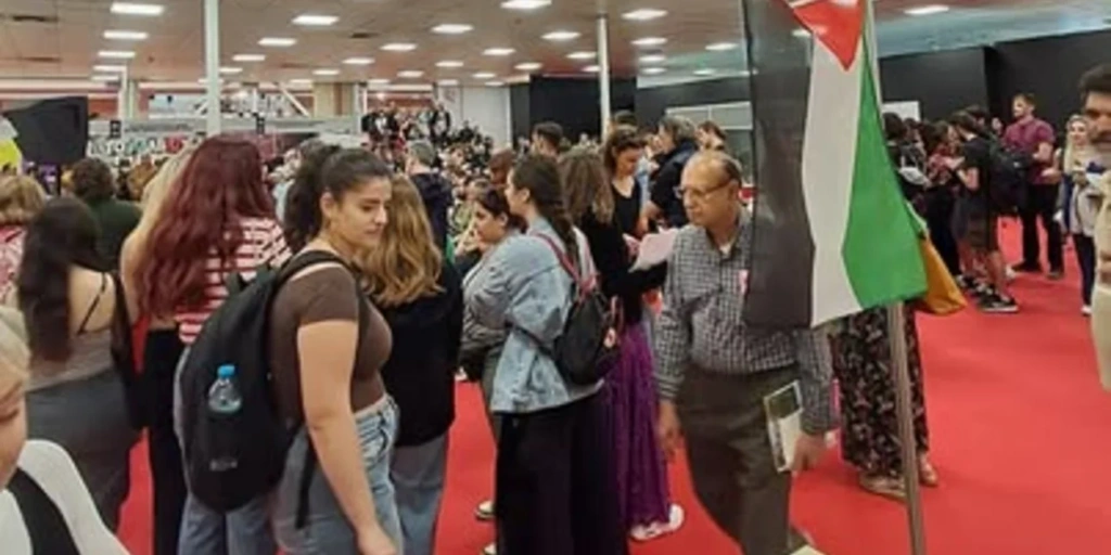 Απίστευτα πράγματα στη Θεσσαλονίκη: Μπούκαραν στην Έκθεση Βιβλίου και ματαίωσαν εκδήλωση για τη λογοτεχνία του Ισραήλ