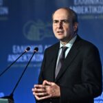 Χατζηδάκης με αφορμή την Πρωτομαγιά: Μείωση ανεργίας, αύξηση μισθών και Ψηφιακή Κάρτα Εργασίας βελτιώνουν τη ζωή των εργαζομένων