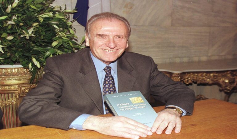 Χρήστος Ροκόφυλλος: Το τελευταίο αντίο στον πρώην Υπουργό του ΠΑΣΟΚ – Στην κηδεία ο Πρωθυπουργός και πλήθος πολιτικών στελεχών