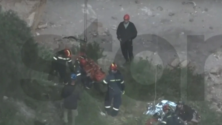Επιχείρηση διάσωσης 30χρονου σπηλαιολόγου στο Λαύριο [βίντεο]
