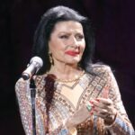 Ζωζώ Σαπουντζάκη: Απαντά στις φήμες για τα προβλήματα υγείας κάνοντας… ηλιοθεραπεία στην πισίνα