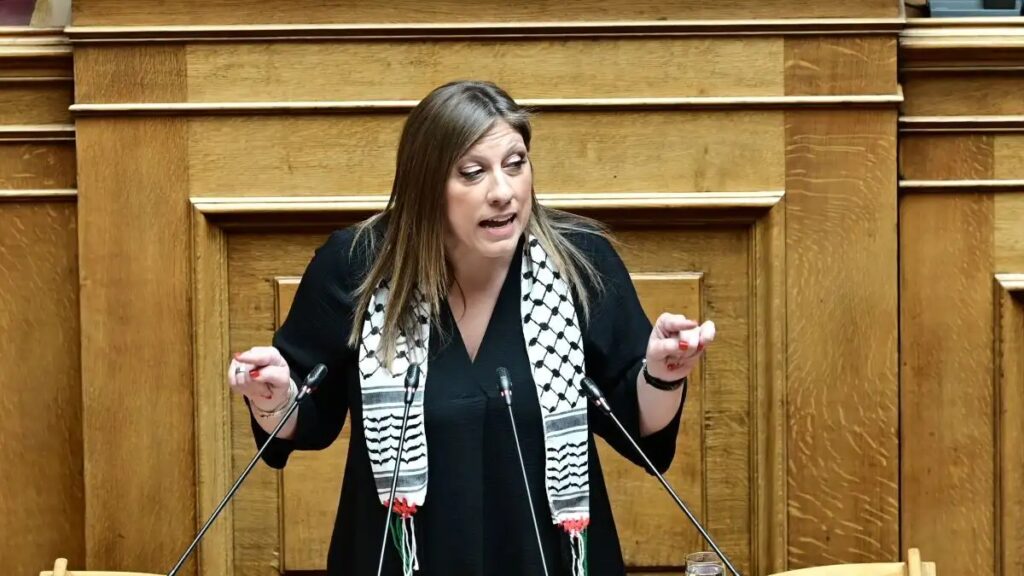 Νέο σόου από την Κωνσταντοπούλου – Με παλαιστινιακή “μαντίλα” στη Βουλή