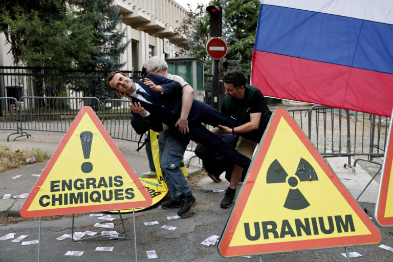 Ακτιβιστές έκλεψαν κέρινο ομοίωμα του Μακρόν από μουσείο